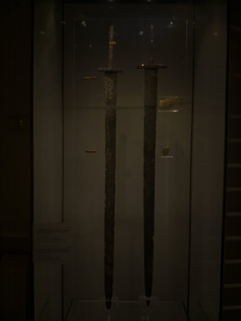005_hun_swords